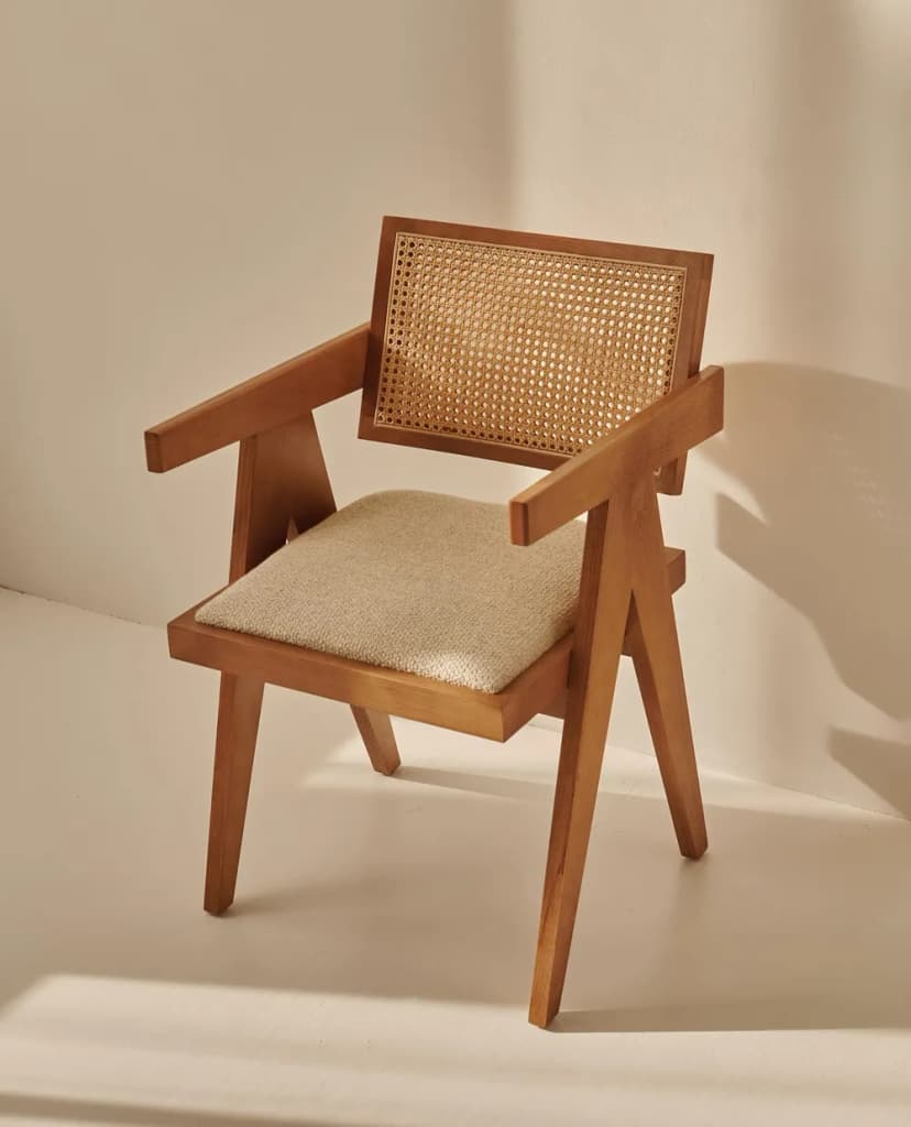 Стол с подлакътник