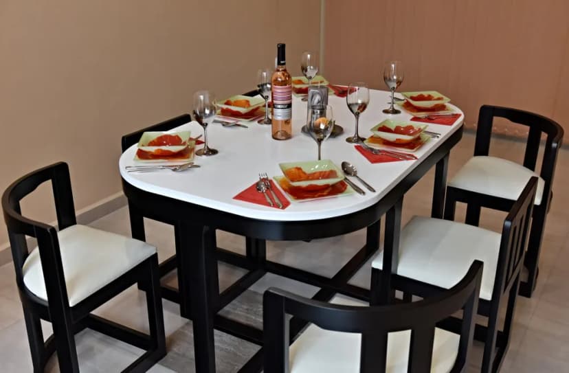 Ергономична маса със столове - комплект