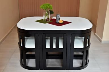 Ергономична маса със столове - комплект 2