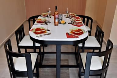 Ергономична маса със столове - комплект 3